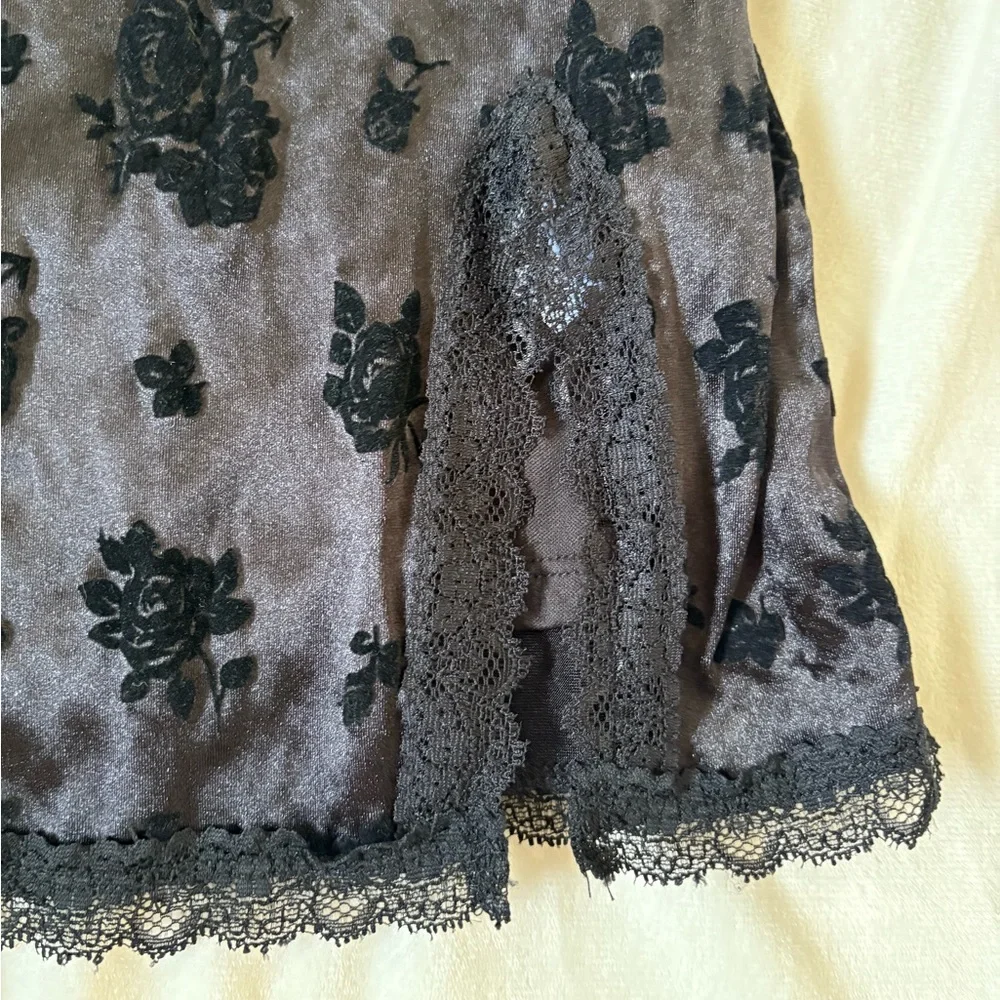 Garage Woman’s Small Velvet Floral Sleeveless Mini Dress With Lace Accents - Picture 7 of 9